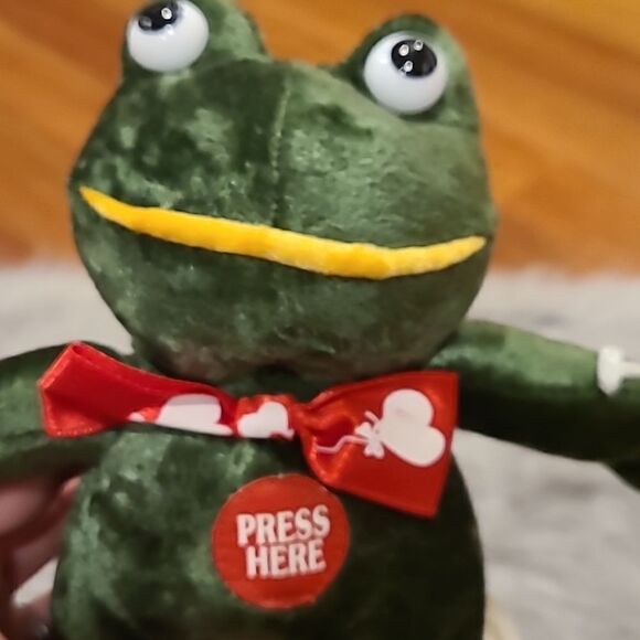 NWOT
Dan Dee plush vintage green frog‎ that sings do you love me - Picture 2 of 5